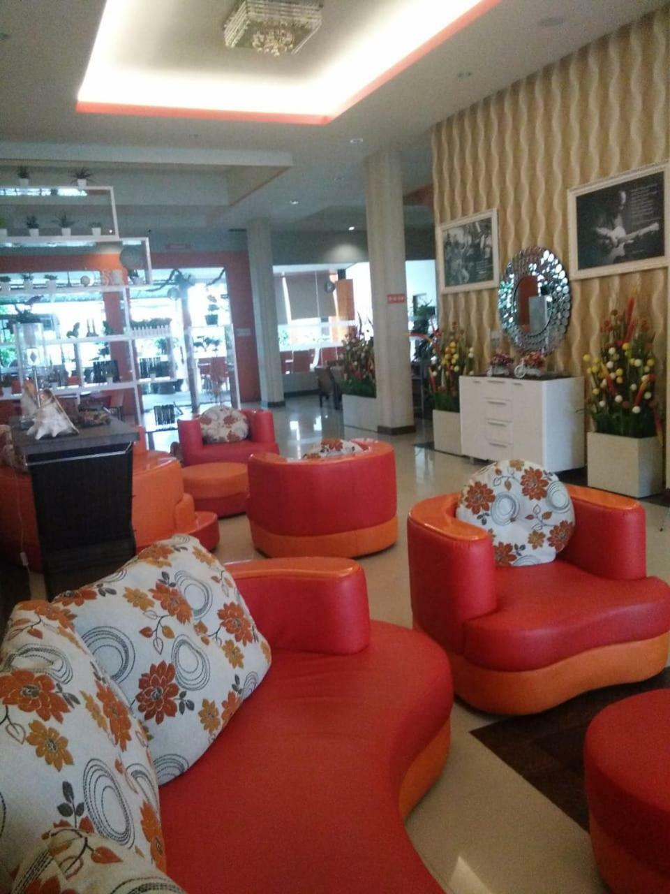Fortune Front One Hotel Kendari Exterior foto