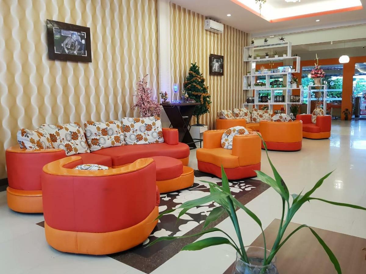 Fortune Front One Hotel Kendari Exterior foto