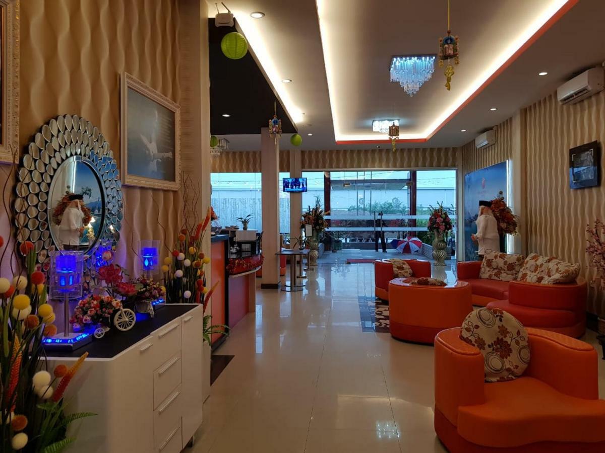Fortune Front One Hotel Kendari Exterior foto